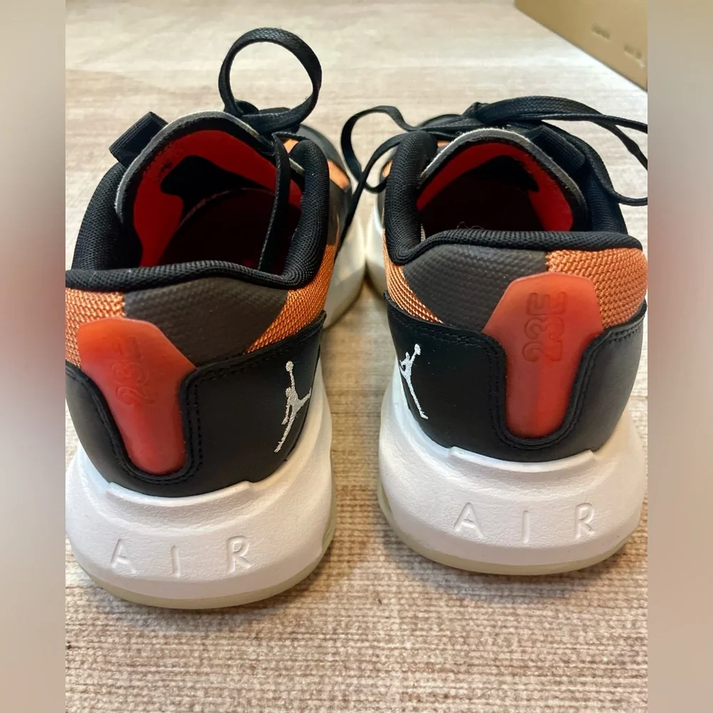 Air Jordan 200E Men’s 10 / Women’s 11 | Black & Curry Orange Sneakers | Like New